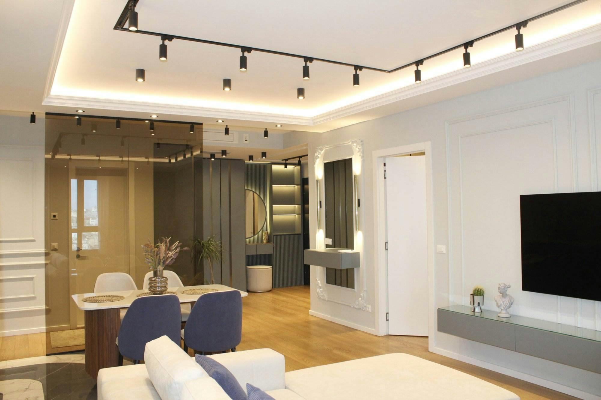 Three-bedroom luxury apartment in the Skyline building